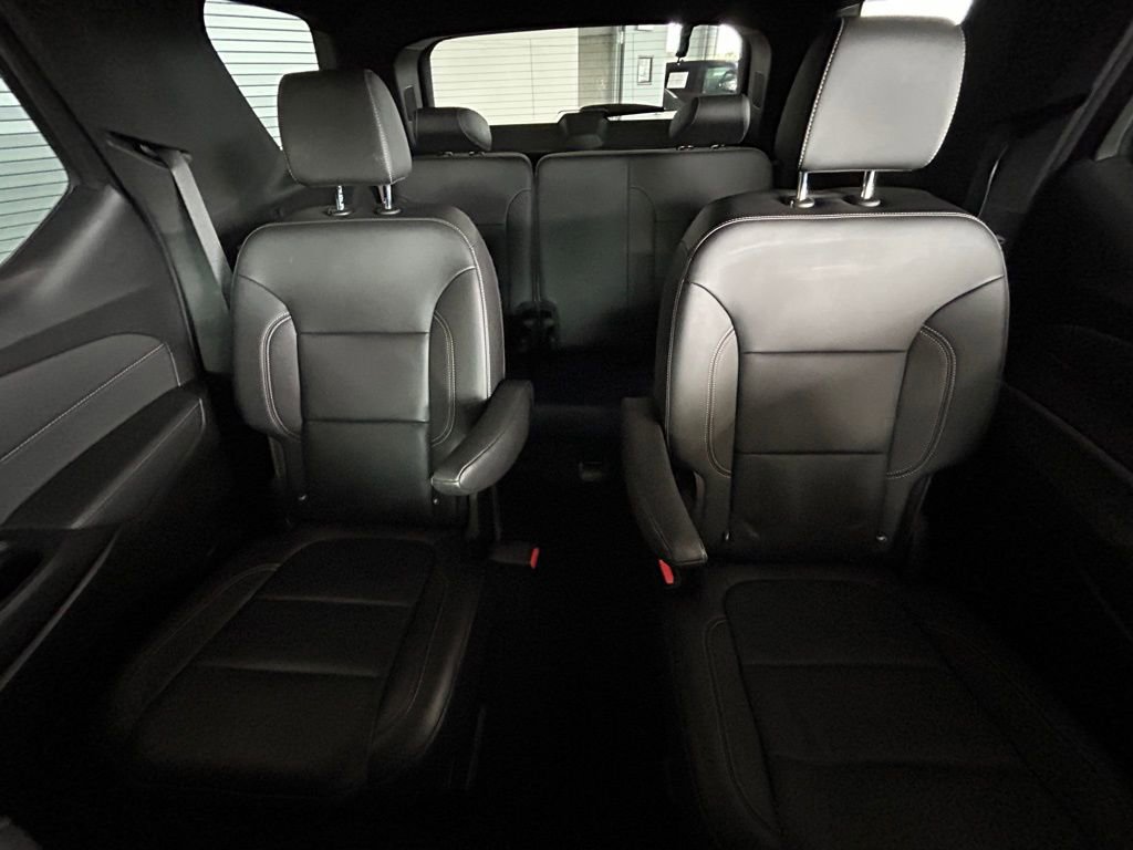Used 2023 Chevrolet Traverse LT image 11