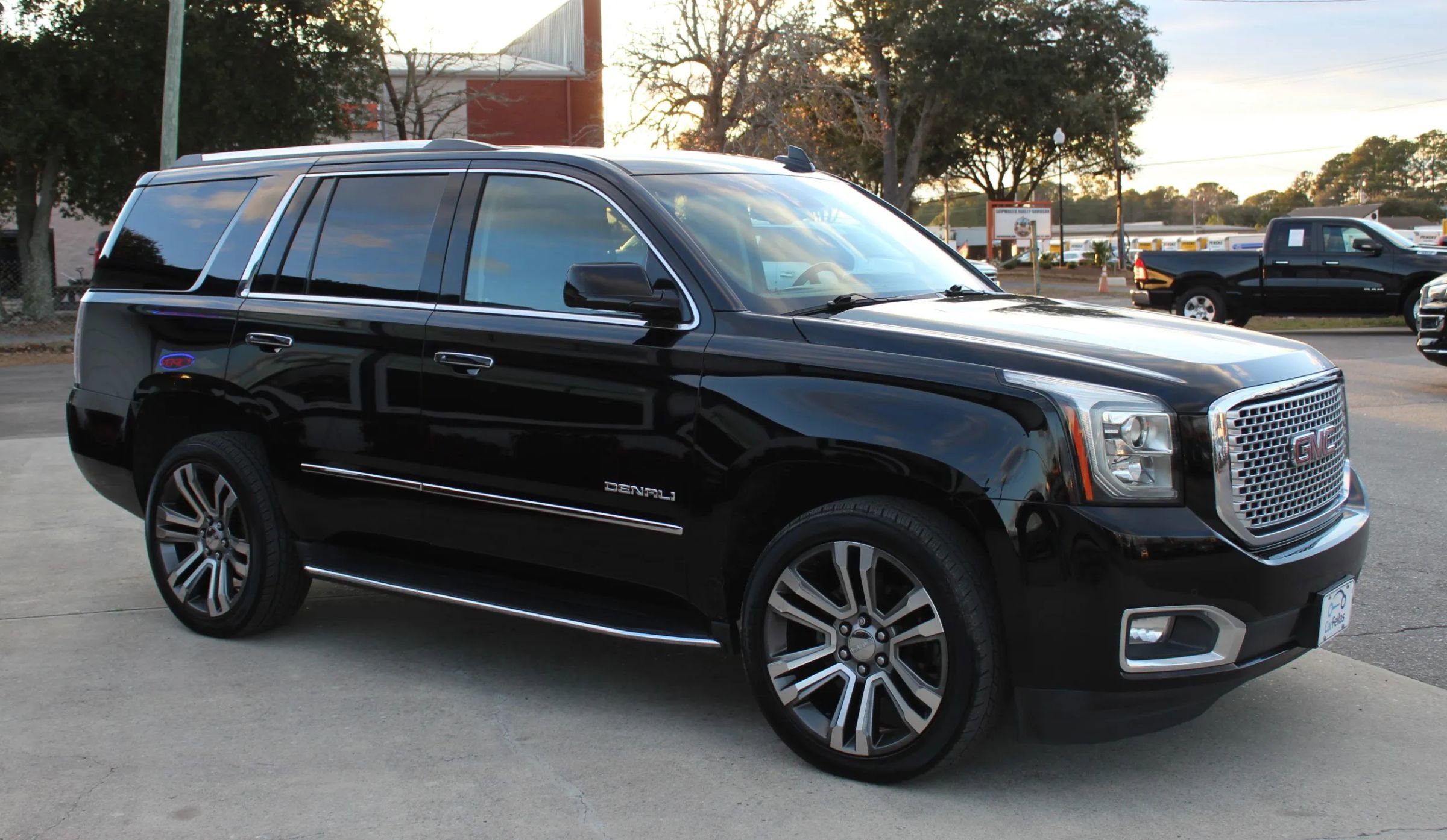 Used 2017 GMC Yukon Denali w/ Open Road Package image 7