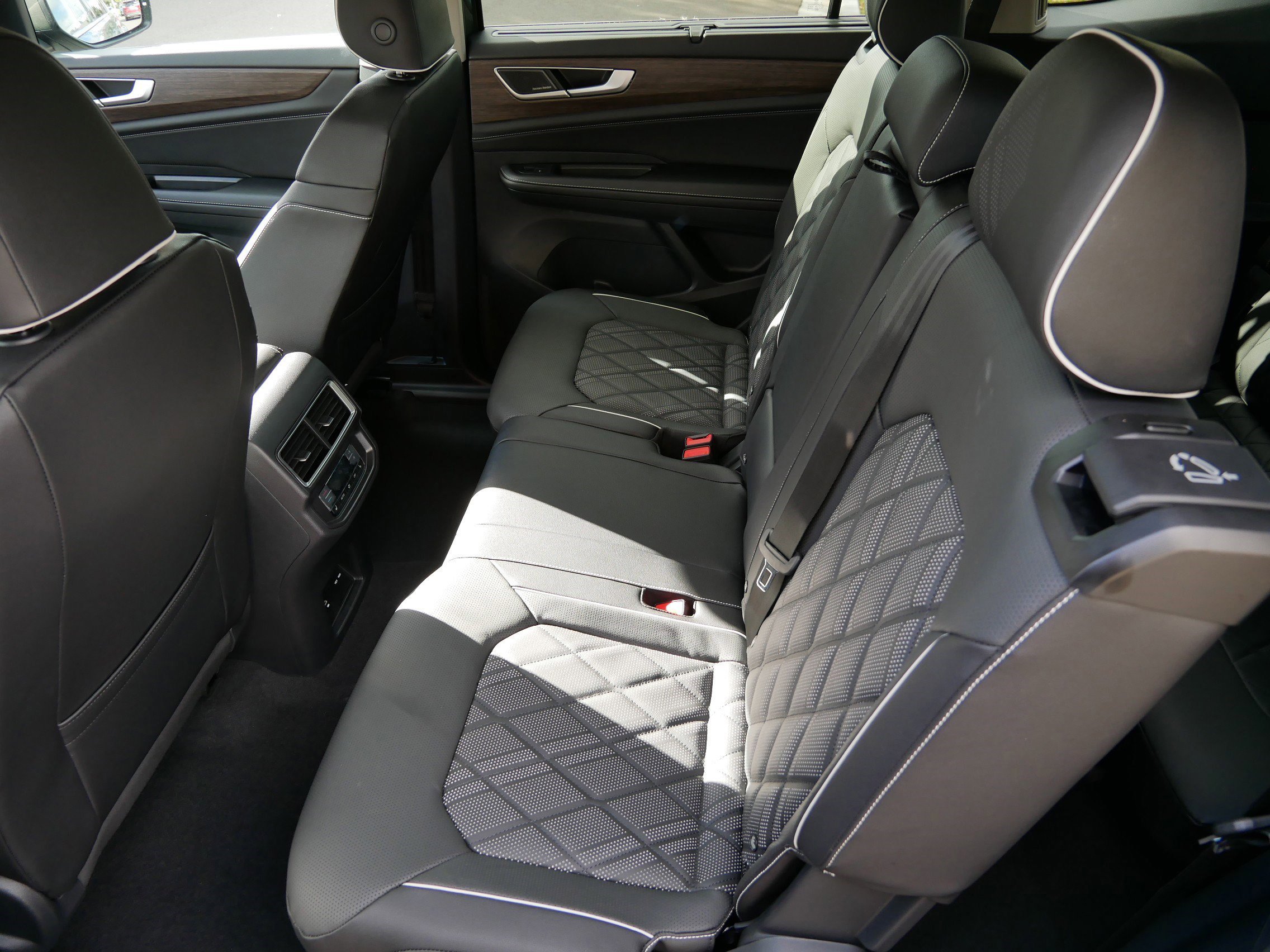 New 2026 Volkswagen Atlas SEL Premium R-Line image 8