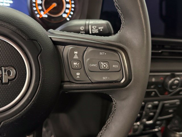 Used 2025 Jeep Gladiator Mojave w/ Convenience Group AWD/4WD image 14