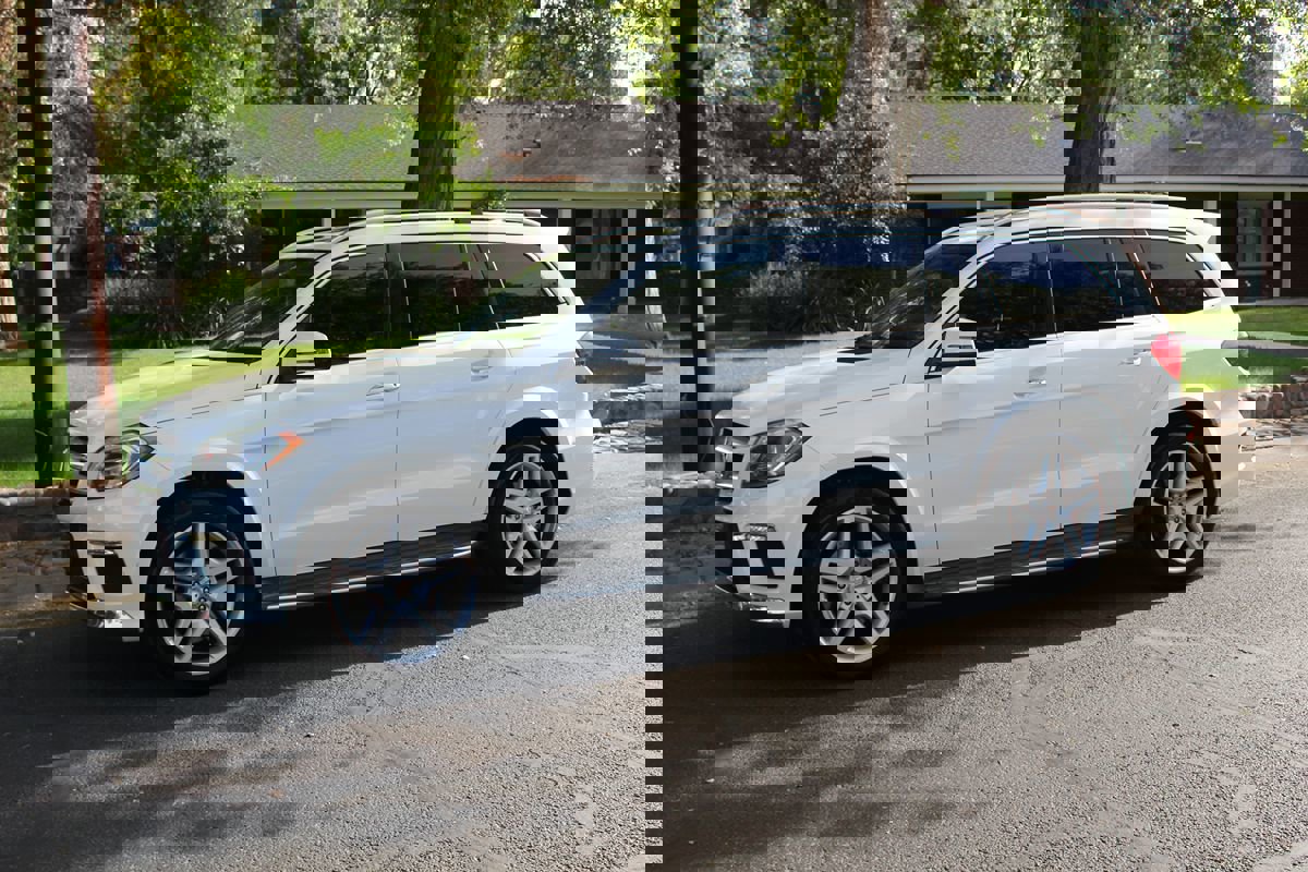 Used 2015 Mercedes-Benz GL 550 4MATIC image 49