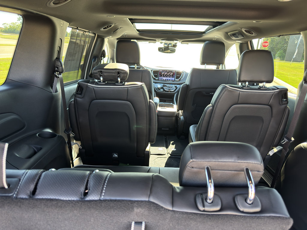 New 2026 Chrysler Pacifica Limited w/ S Appearance Package FWD image 13
