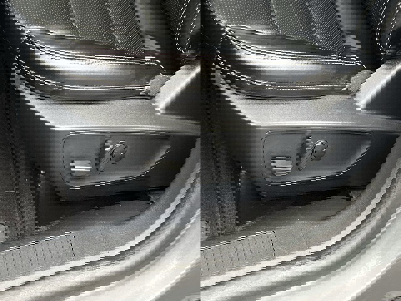 Used 2024 Ford Escape Platinum image 11