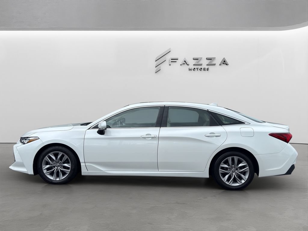 Used 2022 Toyota Avalon XLE w/ Moonroof Package FWD image 9