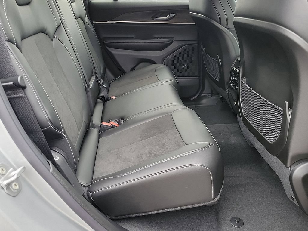 New 2026 Jeep Grand Cherokee Altitude AWD/4WD image 19