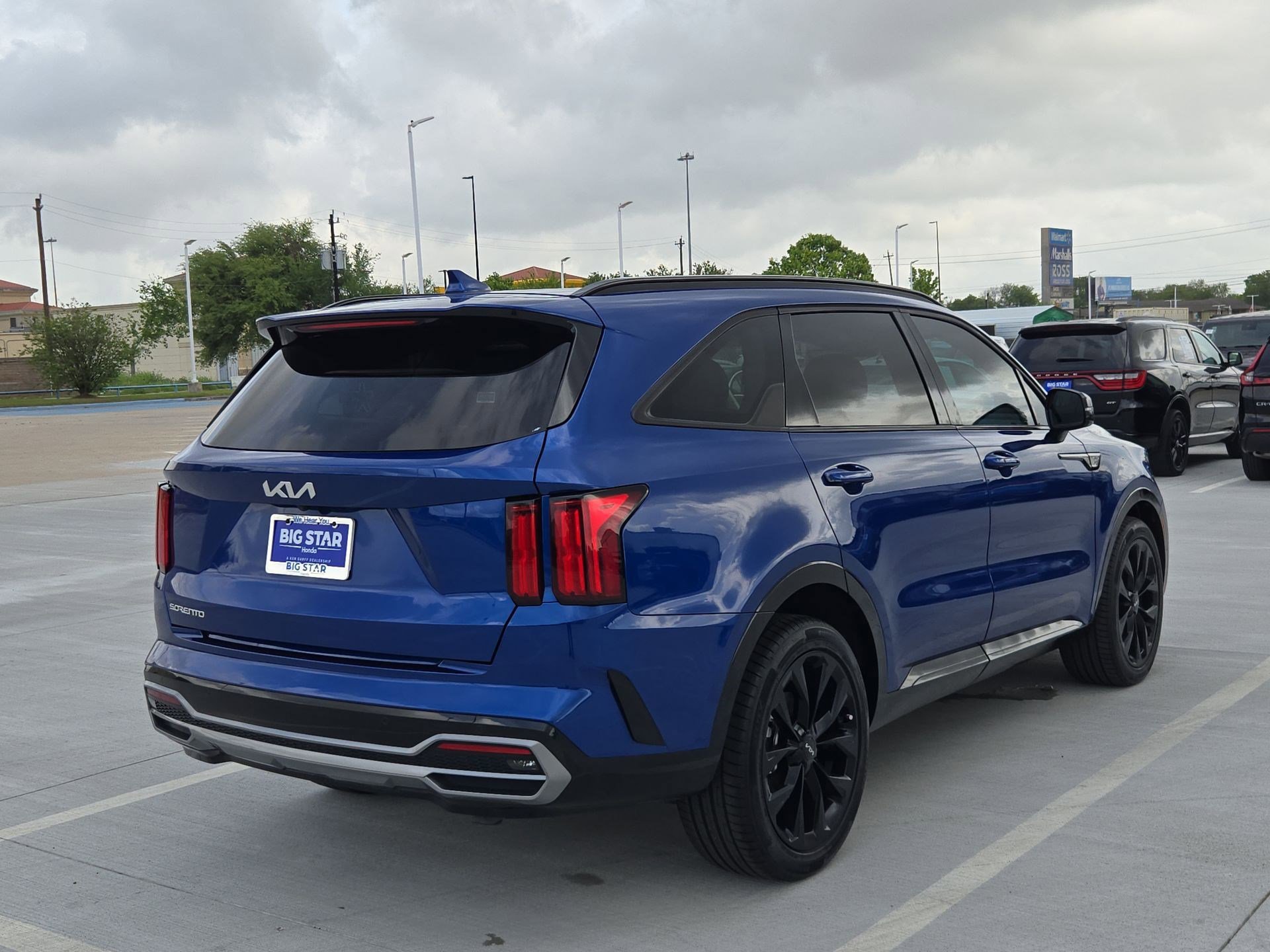 Used 2023 Kia Sorento SX image 3