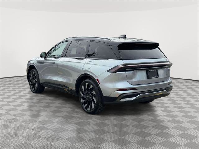 Used 2025 Lincoln Nautilus Reserve w/ Jet Appearance Package image 5