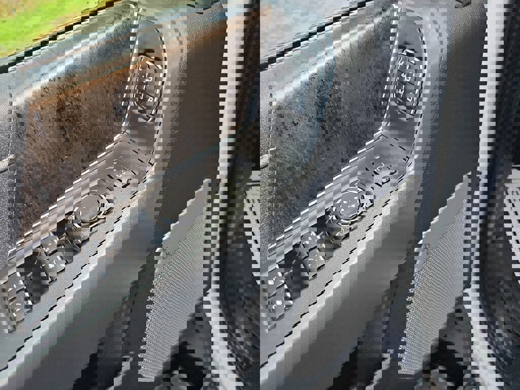 Used 2024 Ford F250 Lariat w/ Black Appearance Package image 10