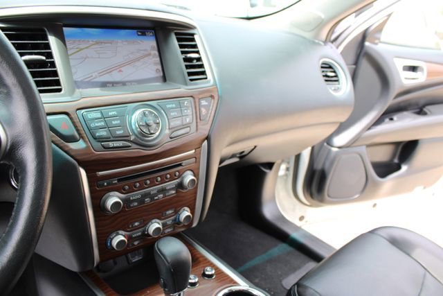 Used 2020 Nissan Pathfinder Platinum w/ Cargo Package FWD image 16