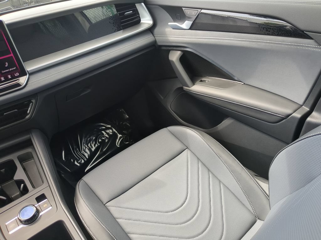 Certified 2026 Volkswagen Tiguan SE R-Line FWD image 16