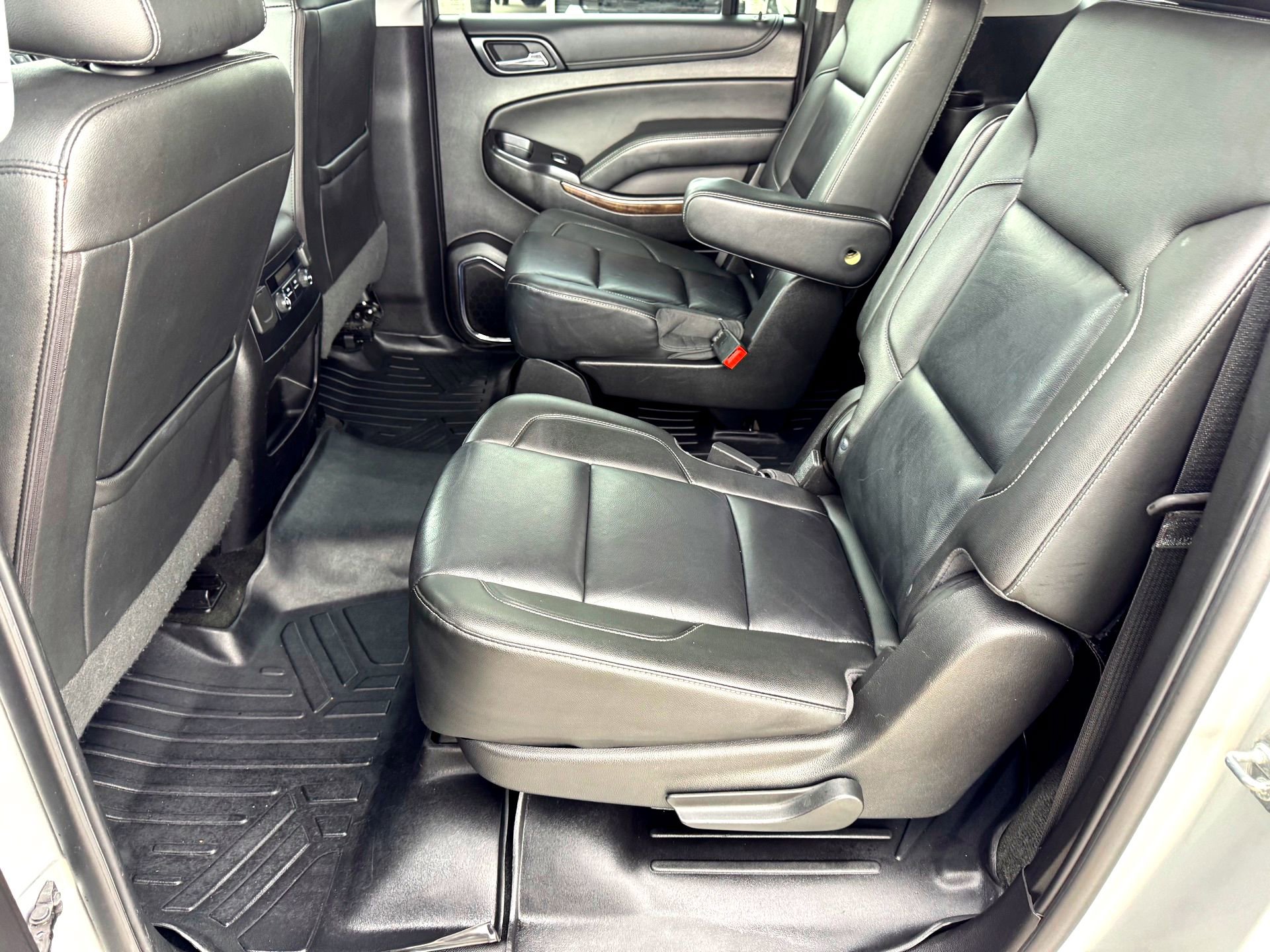 Used 2018 Chevrolet Suburban LT image 21