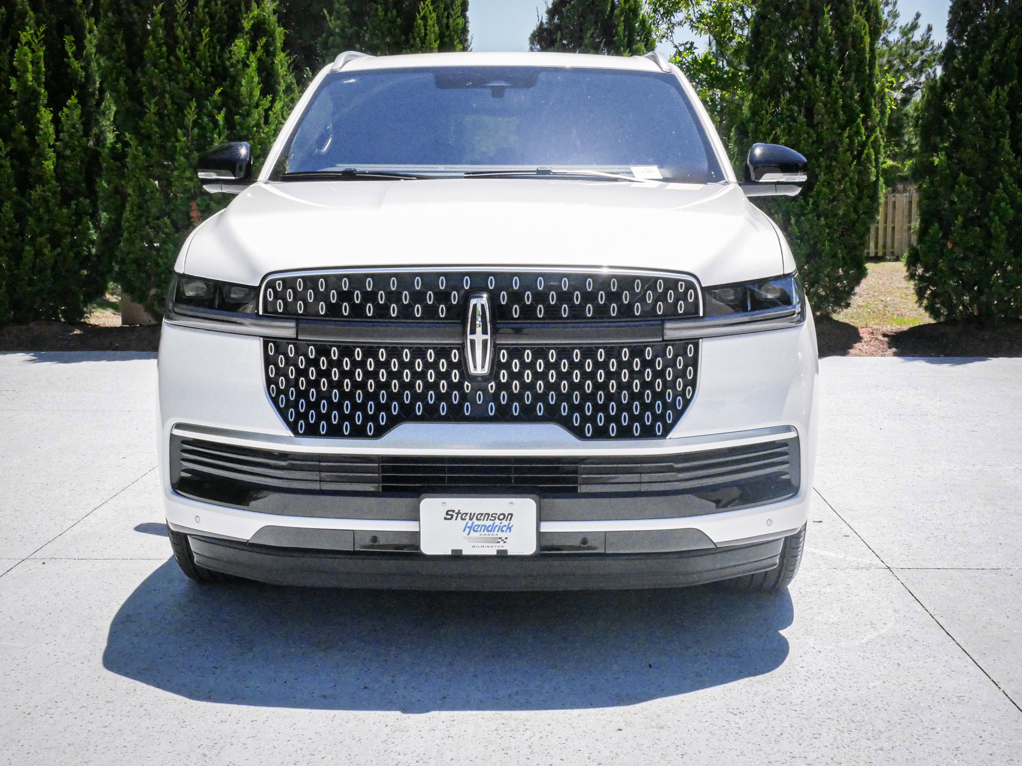 Used 2025 Lincoln Navigator Reserve AWD/4WD image 3