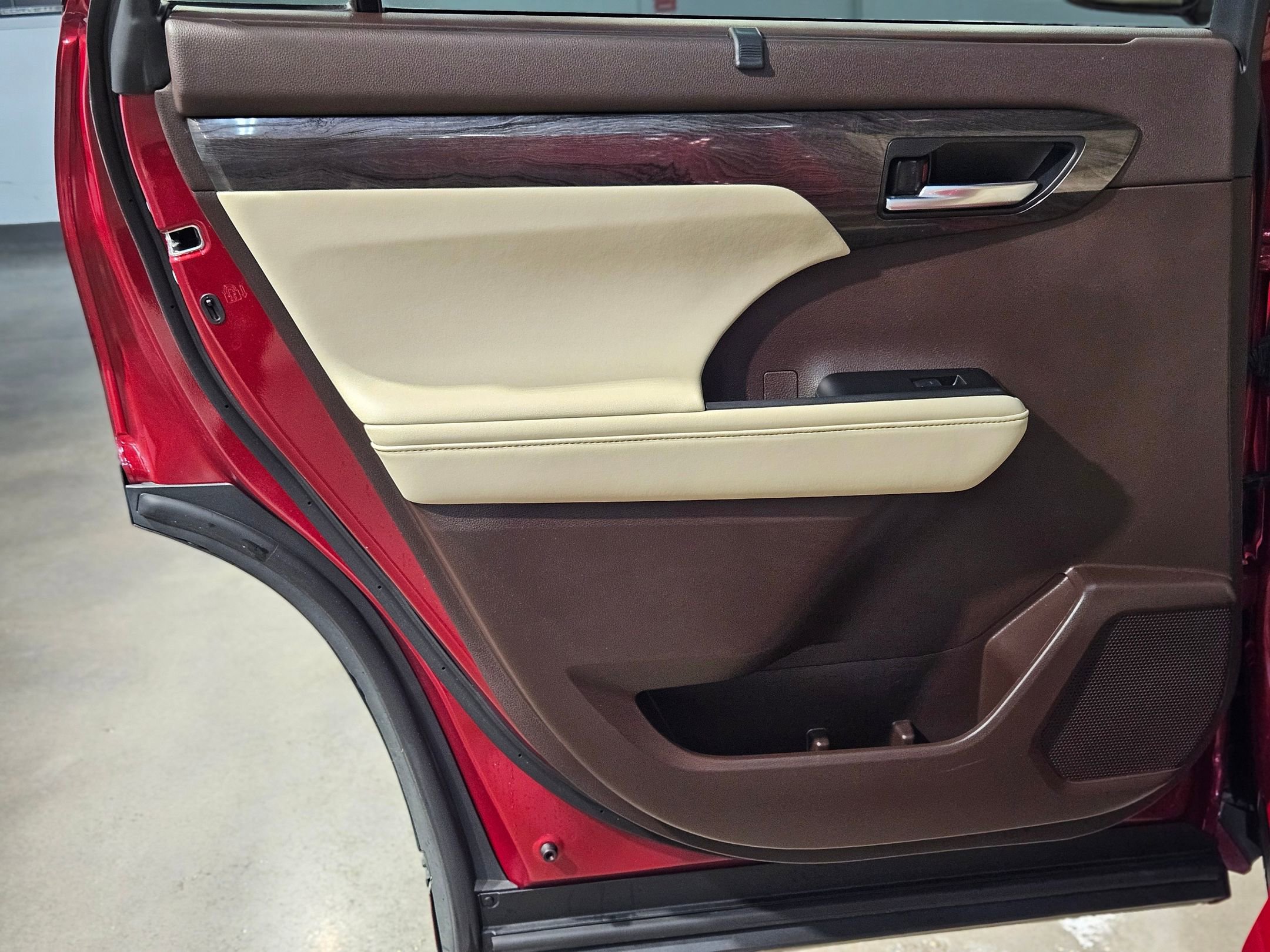 Used 2020 Toyota Highlander Limited image 36