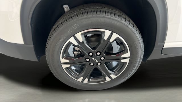 New 2027 Chevrolet Traverse LT w/ Sun and Wheel Package FWD image 23