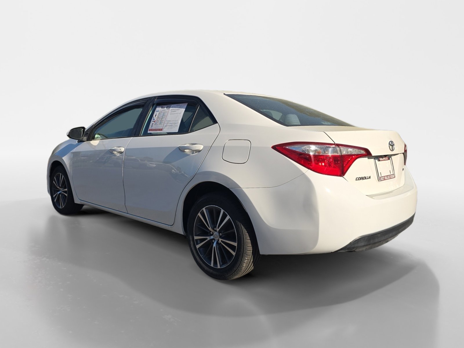 Used 2016 Toyota Corolla LE image 3