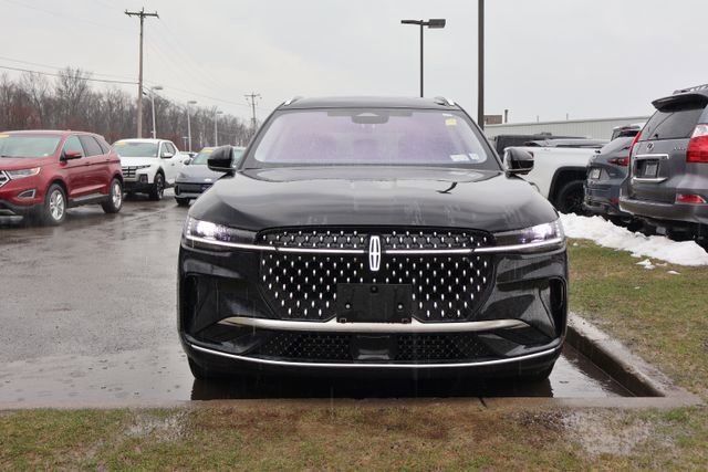 Used 2025 Lincoln Nautilus Reserve AWD/4WD image 2