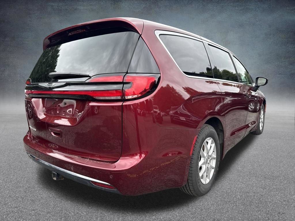 Used 2023 Chrysler Pacifica Touring-L FWD image 7