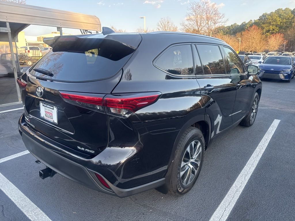 Used 2021 Toyota Highlander XLE image 18