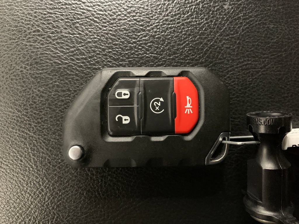 Used 2023 Jeep Gladiator Sport AWD/4WD image 31