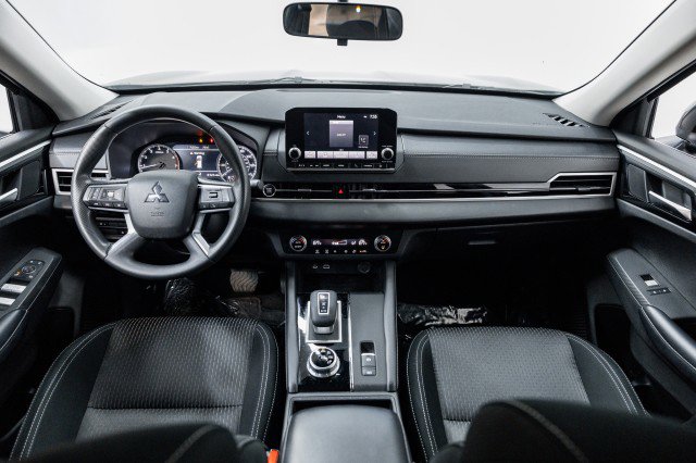 Used 2022 Mitsubishi Outlander ES image 29