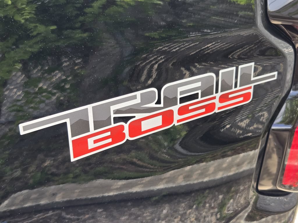 New 2025 Chevrolet Colorado Trail Boss w/ Midnight Edition AWD/4WD image 13