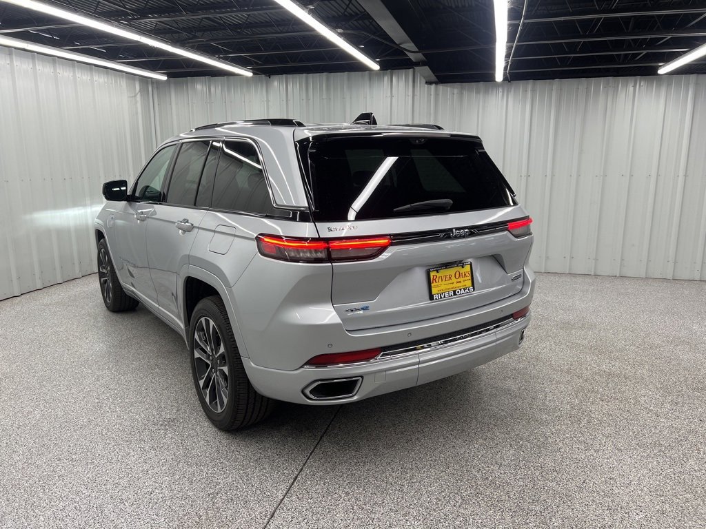 Used 2023 Jeep Grand Cherokee Overland w/ Advanced Protech Group III image 4