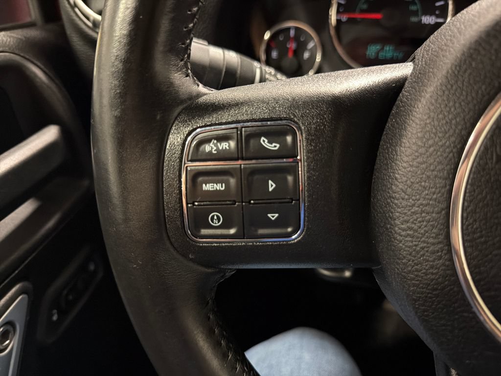 Used 2015 Jeep Wrangler Unlimited Rubicon w/ Connectivity Group AWD/4WD image 10