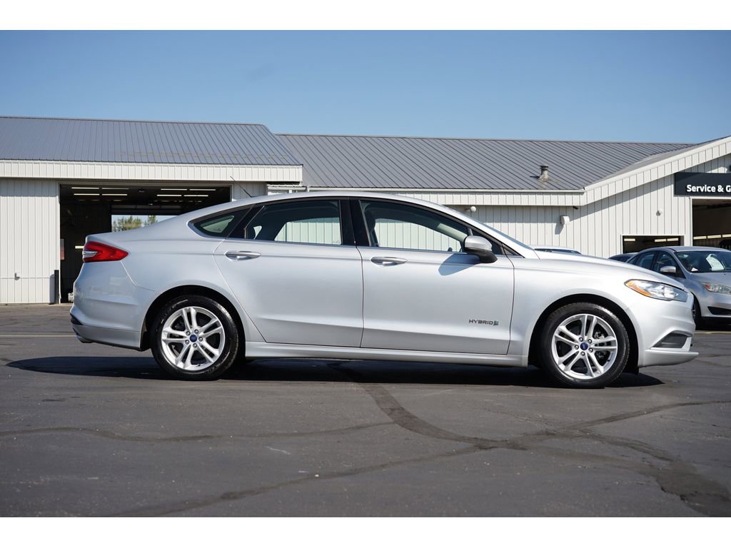 Used 2018 Ford Fusion S image 2