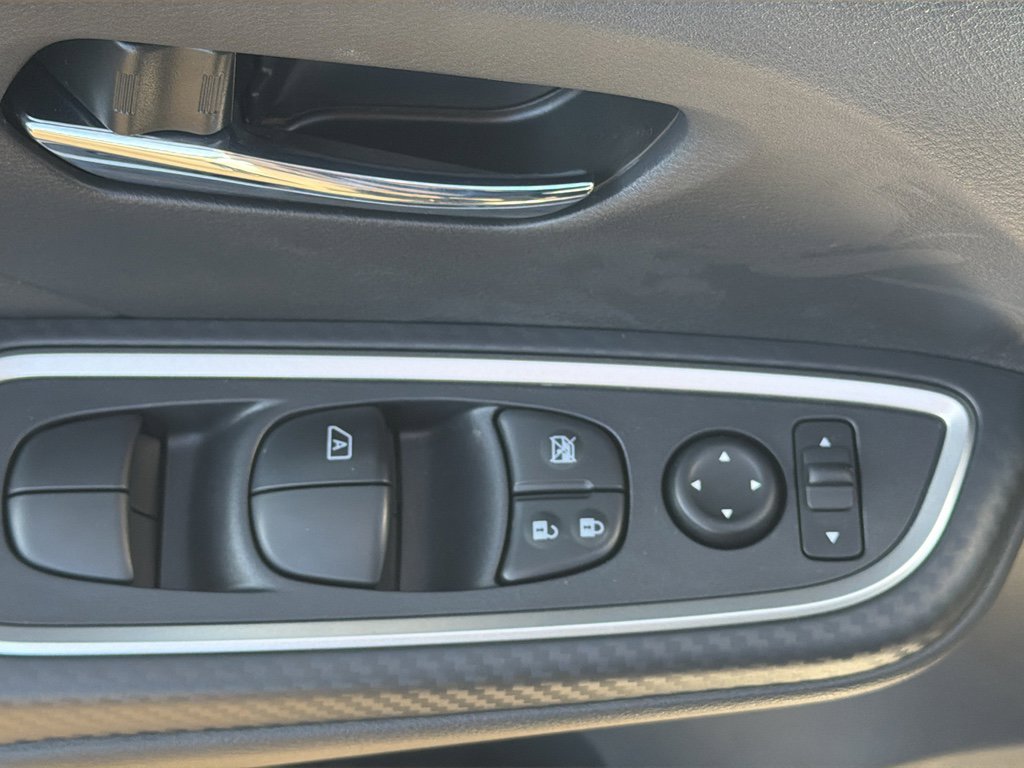 New 2025 Nissan Versa SR w/ Trunk Package image 18