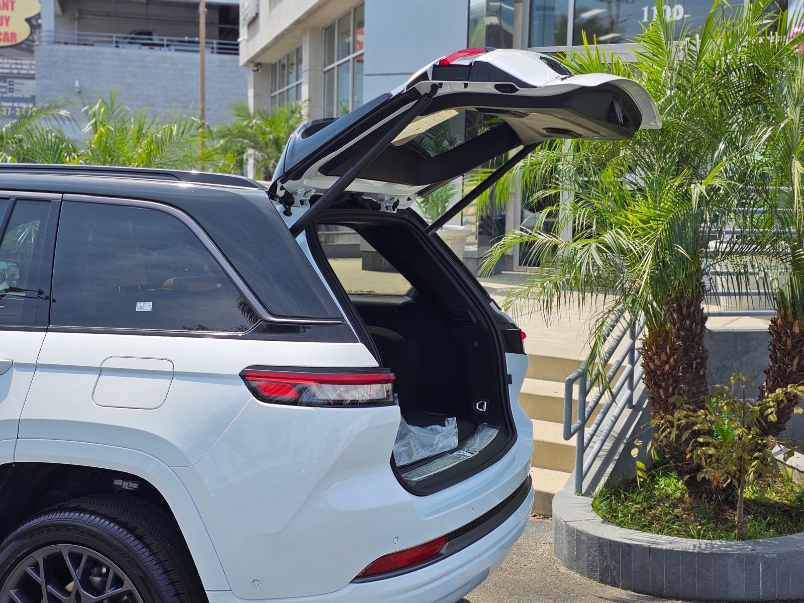 New 2026 Jeep Grand Cherokee Summit AWD/4WD image 8