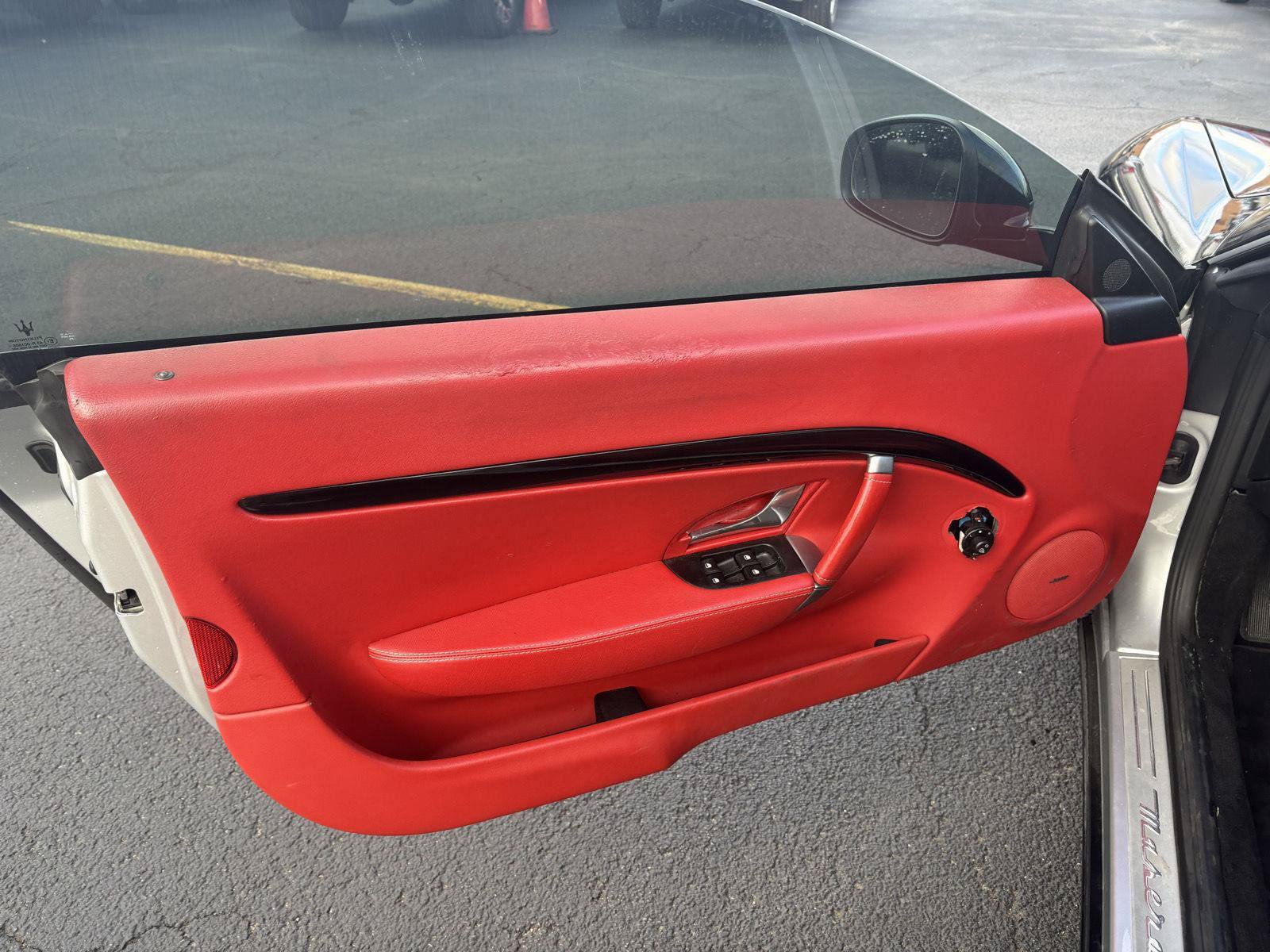 Used 2011 Maserati GranTurismo Convertible RWD image 3