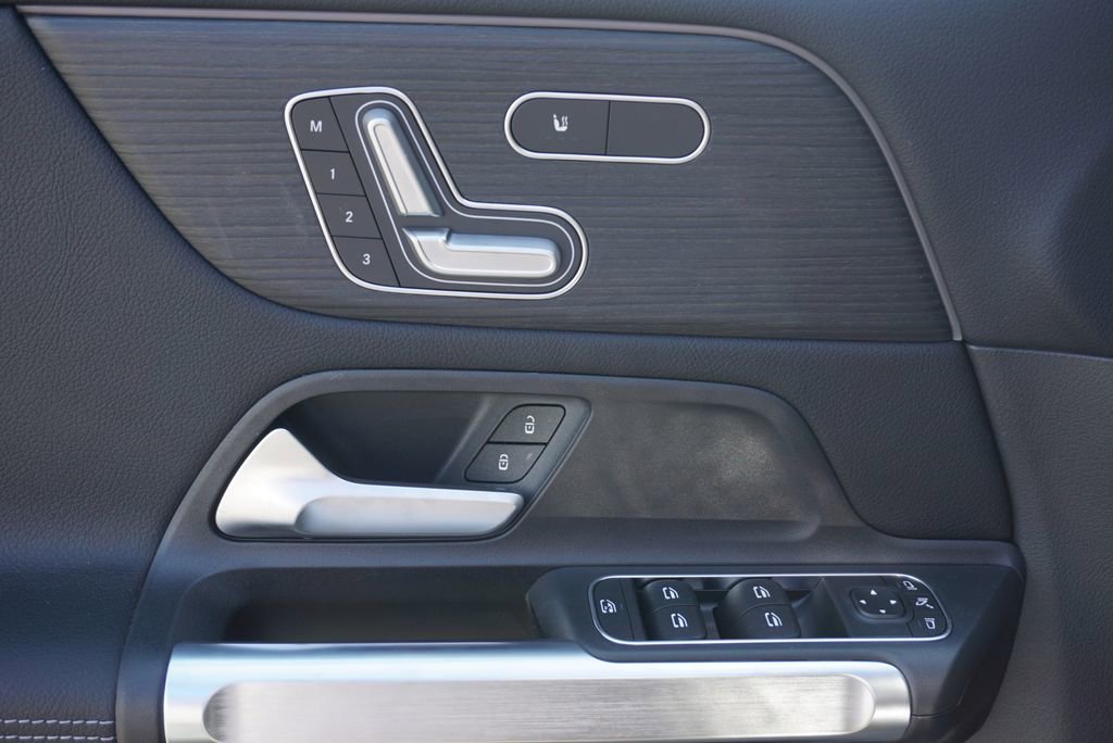 New 2025 Mercedes-Benz GLB 250 4MATIC image 23