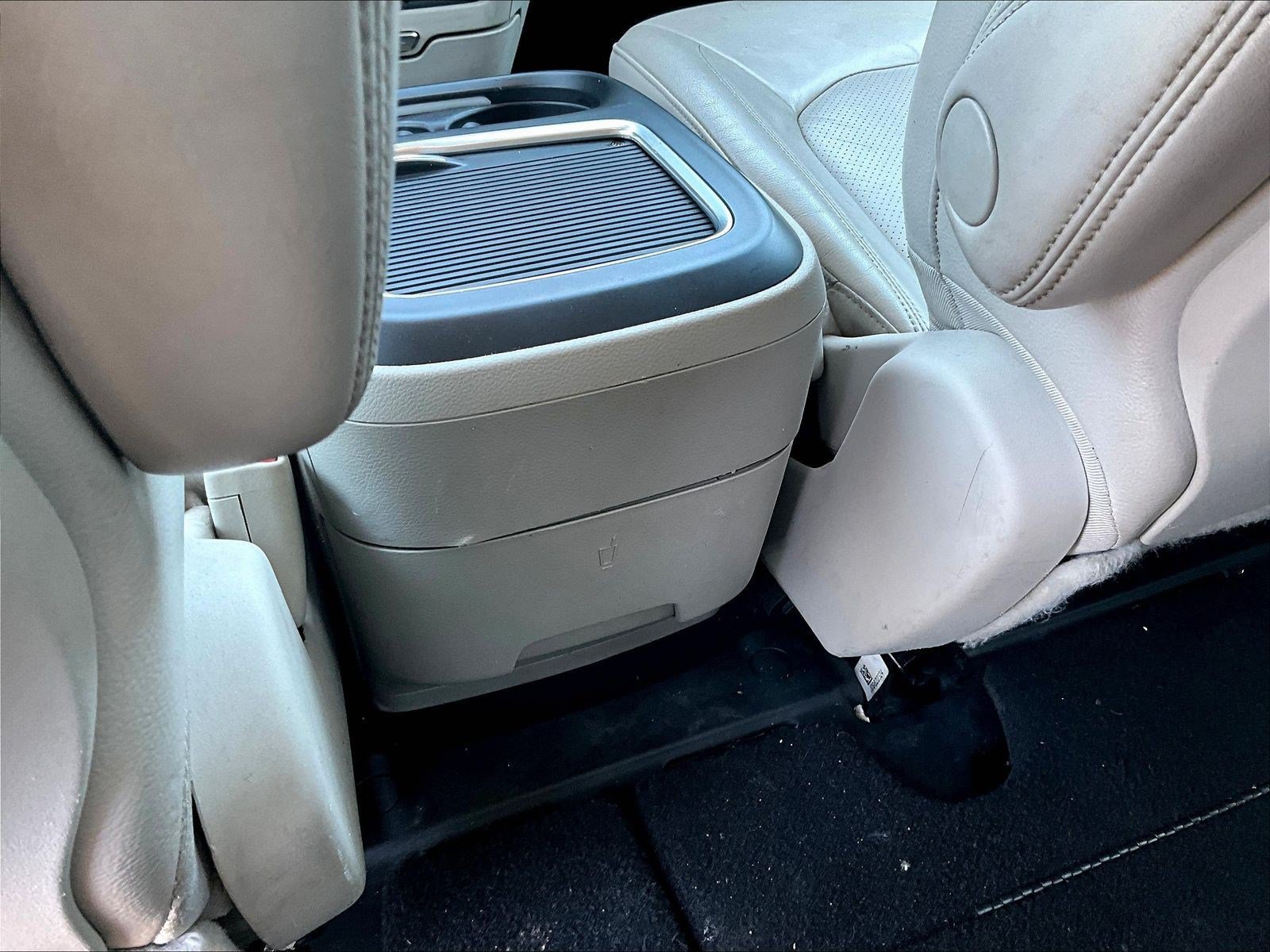 Used 2021 Chrysler Pacifica Touring-L FWD image 10