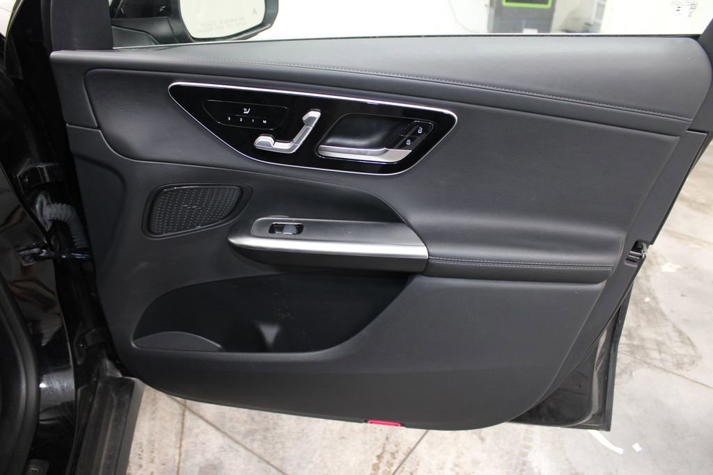 Used 2024 Mercedes-Benz GLC 300 4MATIC image 23