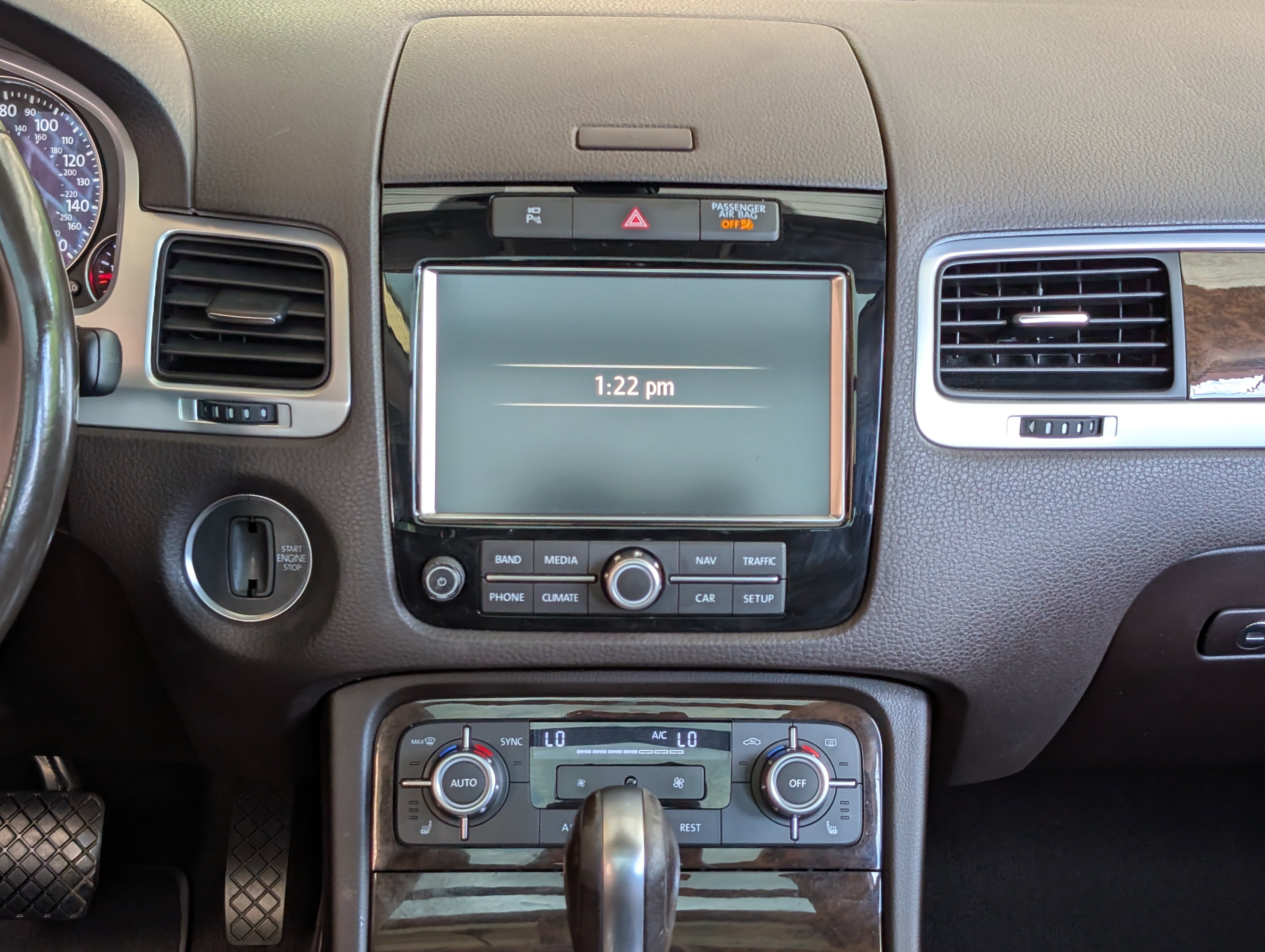Used 2014 Volkswagen Touareg Executive AWD/4WD image 28