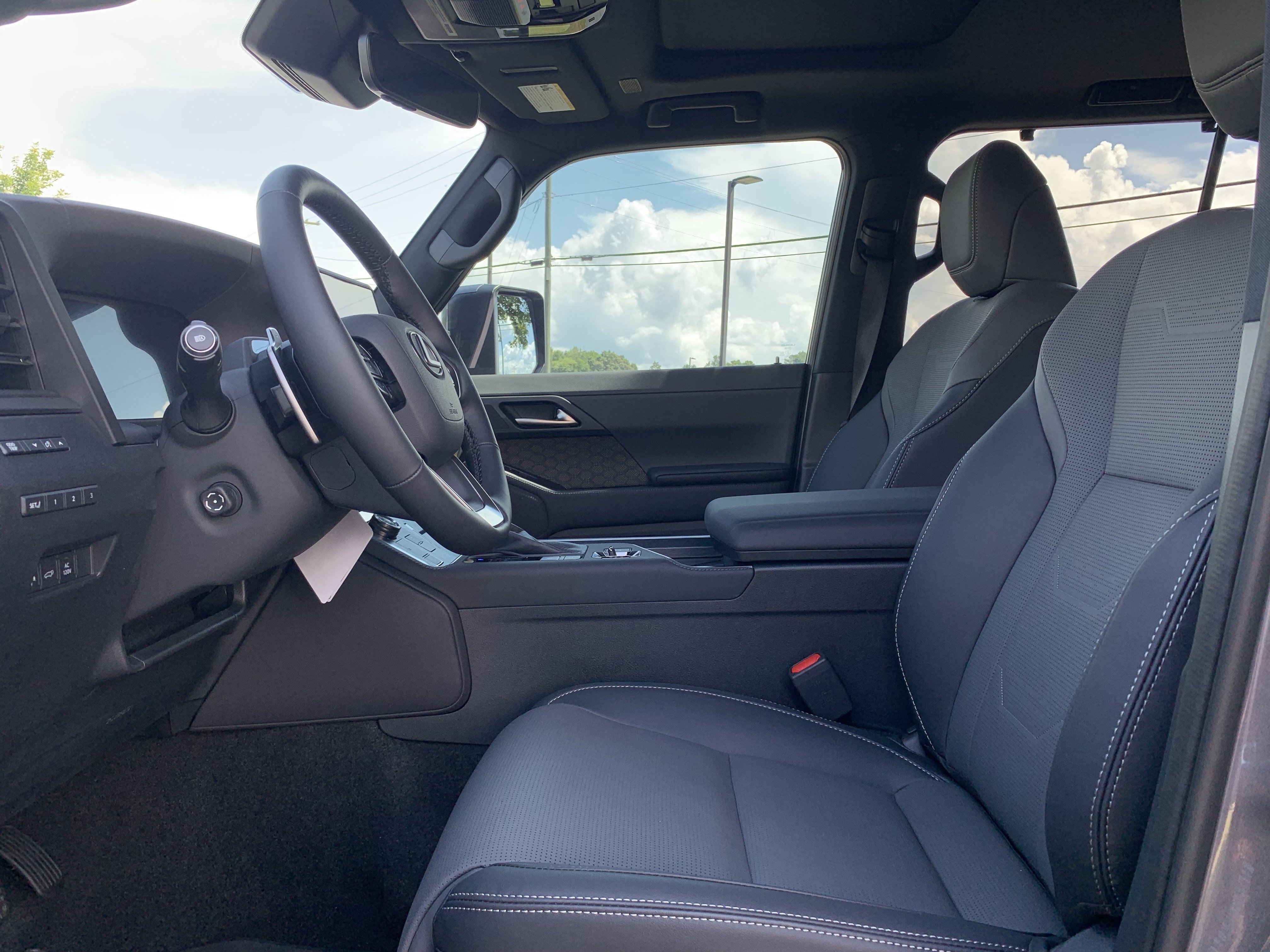 Used 2026 Lexus GX 550 AWD/4WD image 16