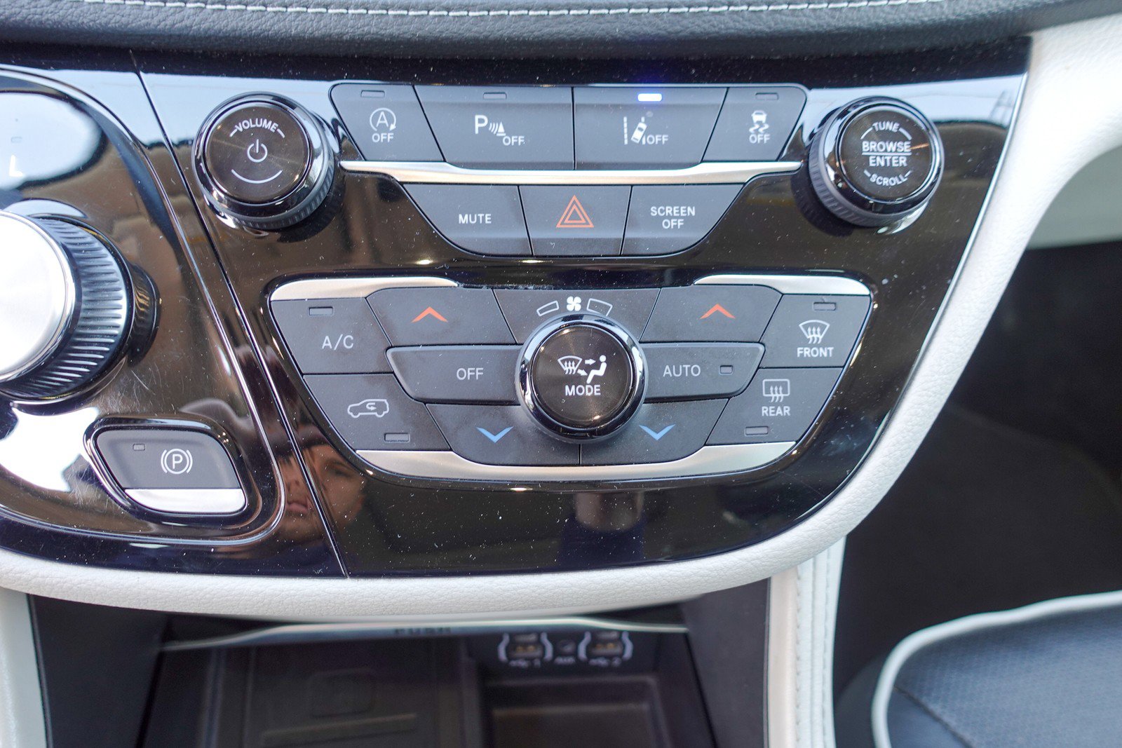 Used 2023 Chrysler Pacifica Limited image 19