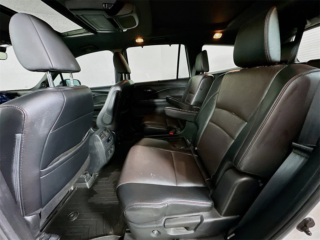 Certified 2022 Honda Pilot Black Edition image 17