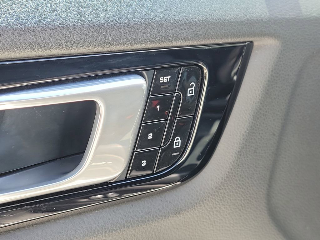 Certified 2020 Porsche Cayenne AWD/4WD image 23