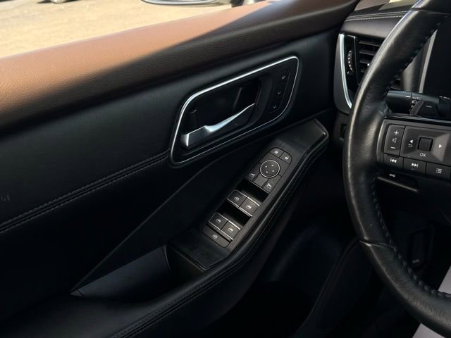 Used 2023 Nissan Rogue Platinum w/ Platinum Premium Package image 12