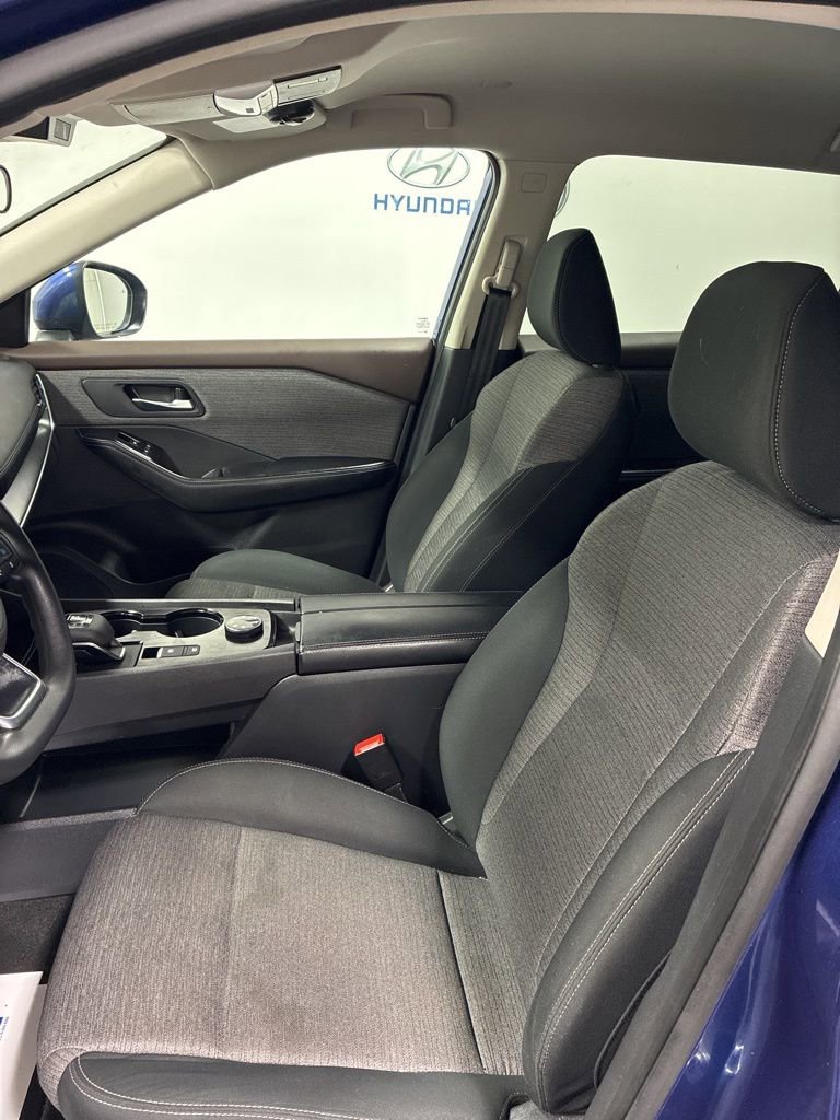 Used 2023 Nissan Rogue SV image 9