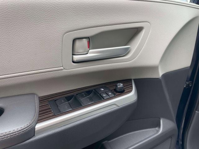 Used 2023 Toyota Sienna XLE FWD image 18