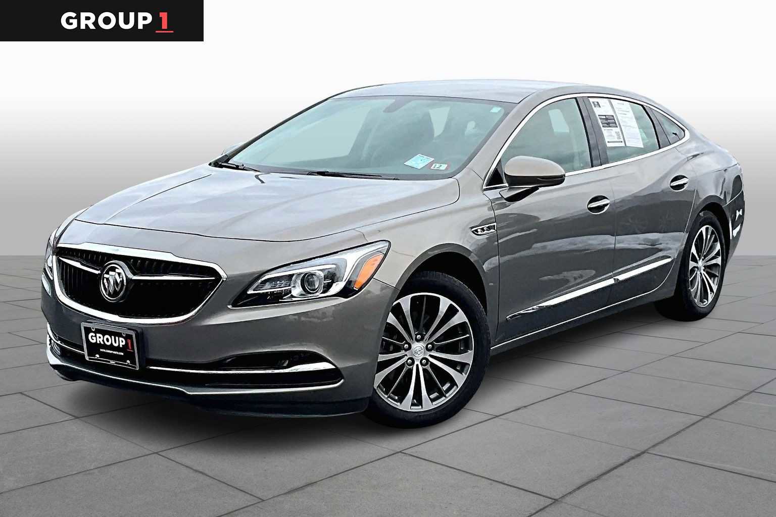 Used 2017 Buick LaCrosse Essence image 1