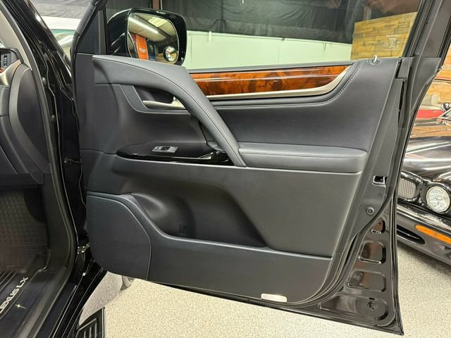 Used 2021 Lexus LX 570 4WD w/ Luxury Package image 25
