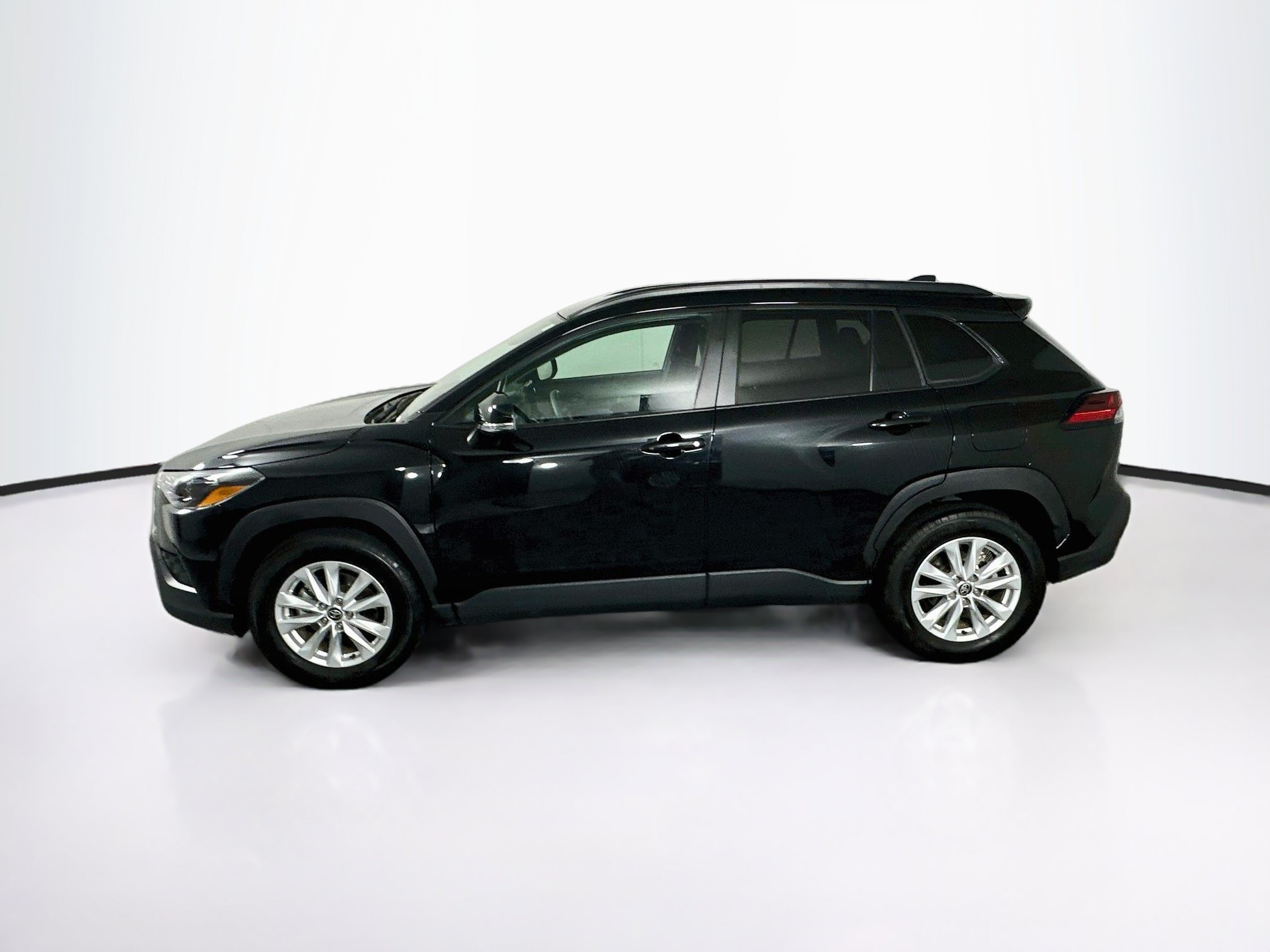 Used 2026 Toyota Corolla Cross LE FWD image 4