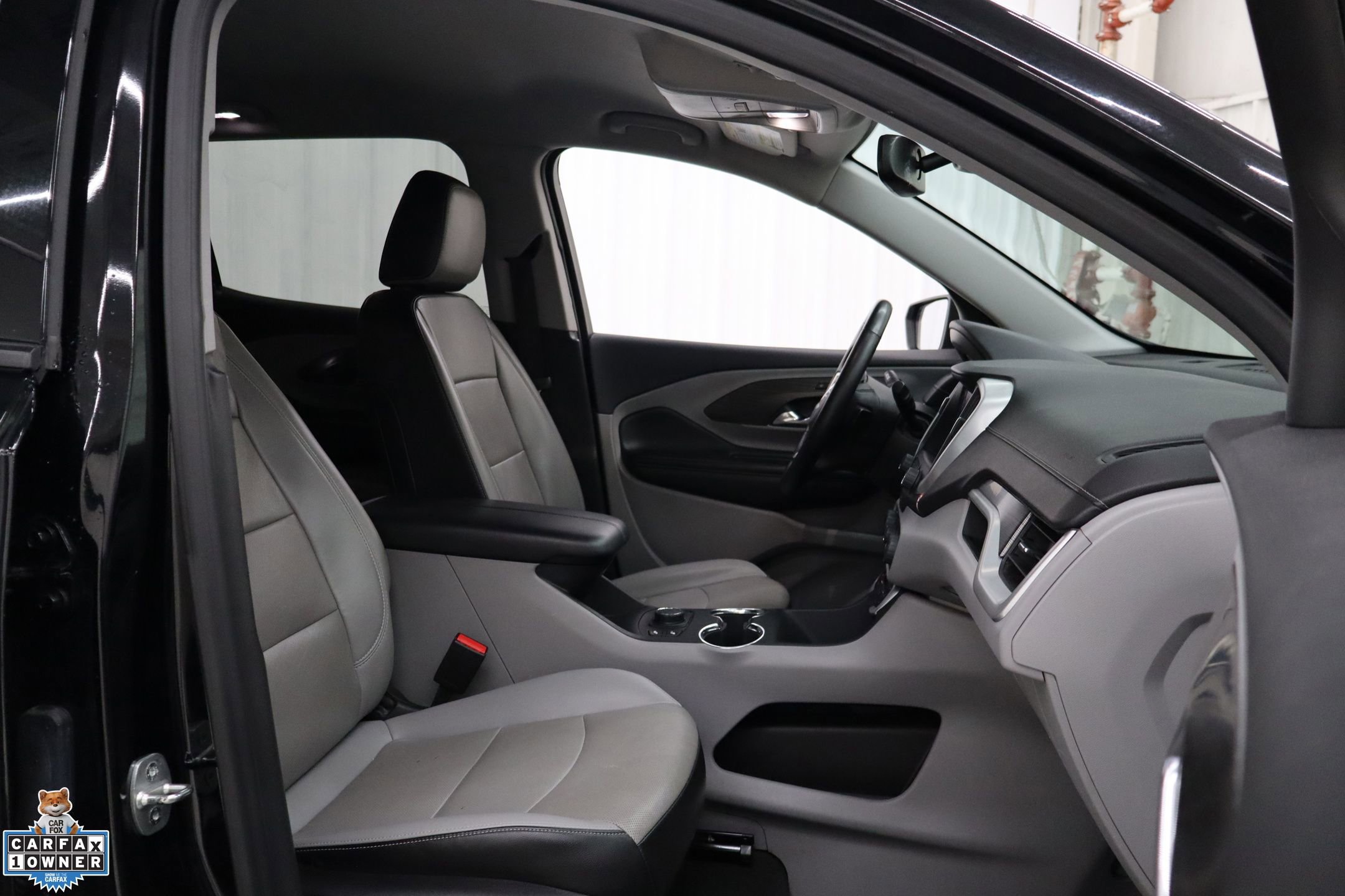 Used 2024 GMC Terrain SLT image 31