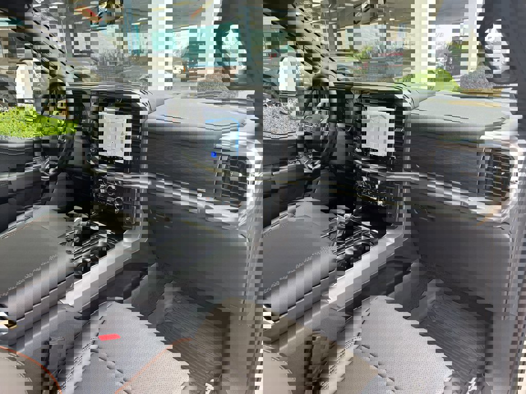 New 2025 Ford F150 Lariat w/ Equipment Group 502A High image 34