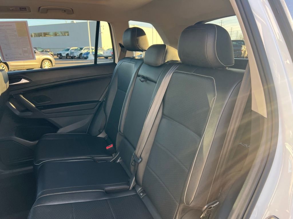 Used 2021 Volkswagen Tiguan SE w/ Panoramic Sunroof Package image 32