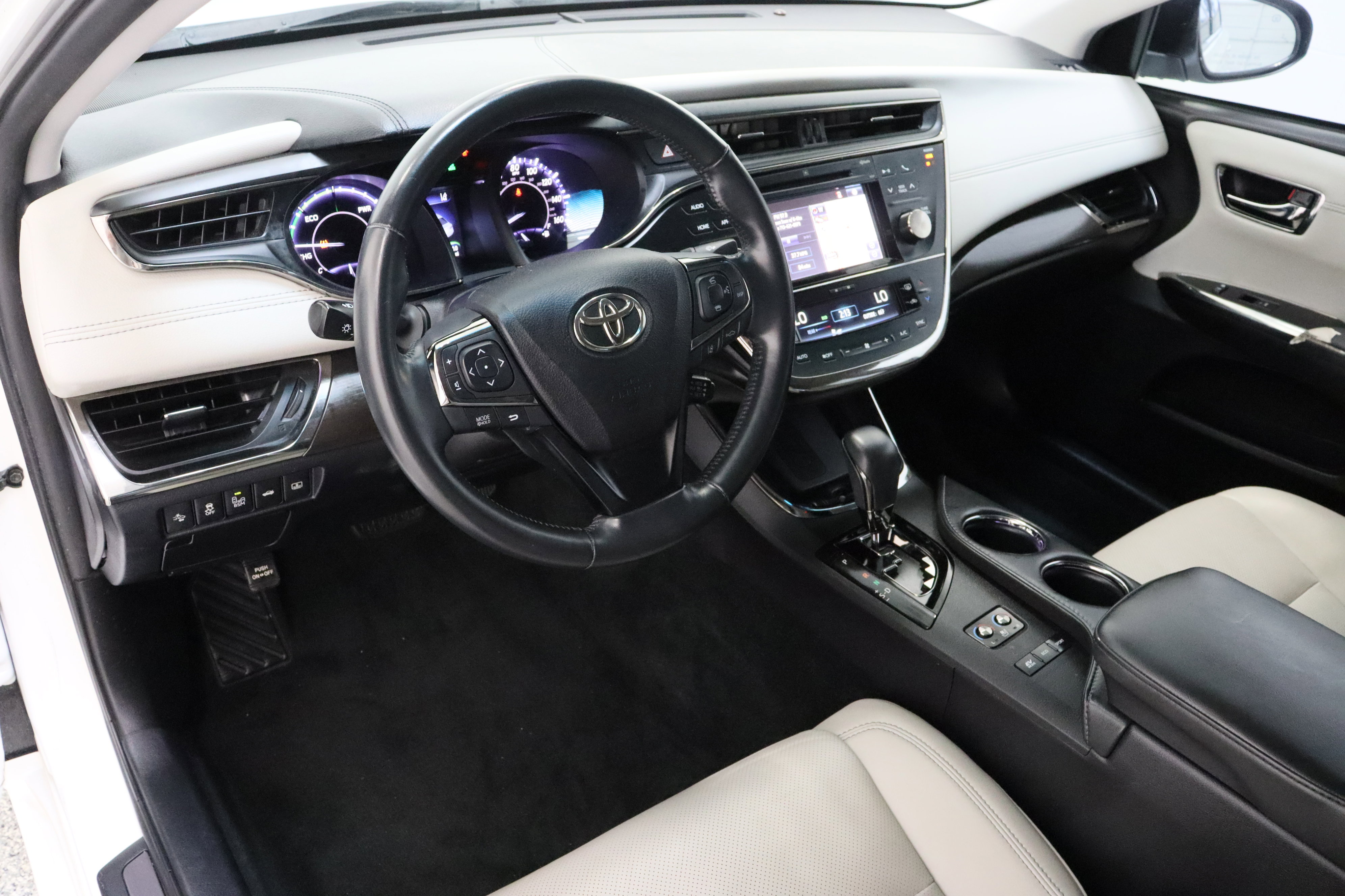 Used 2018 Toyota Avalon Limited FWD image 14