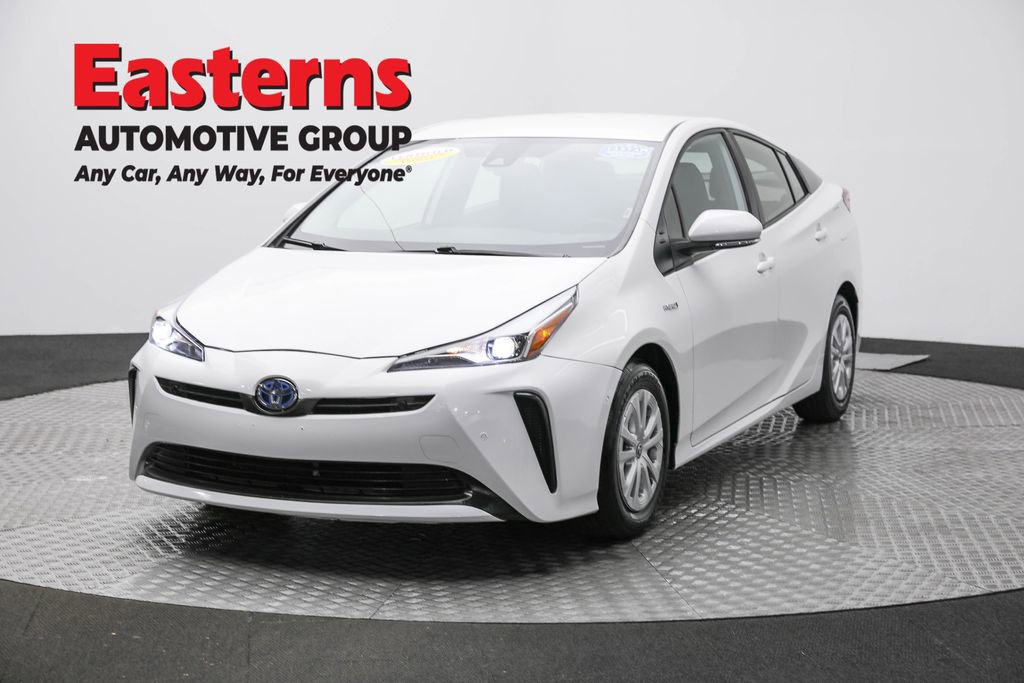 Used 2022 Toyota Prius LE image 1